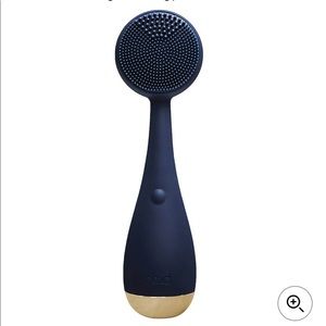 PMD Clean 
A pulsating facial cleansing device